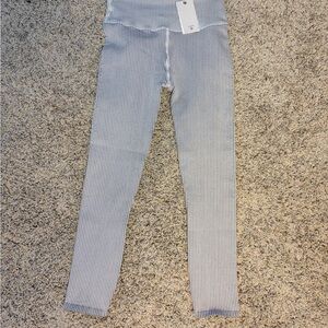 Good American leggings wine’s 1/2 Seamless Core Power Compression Ribbed White